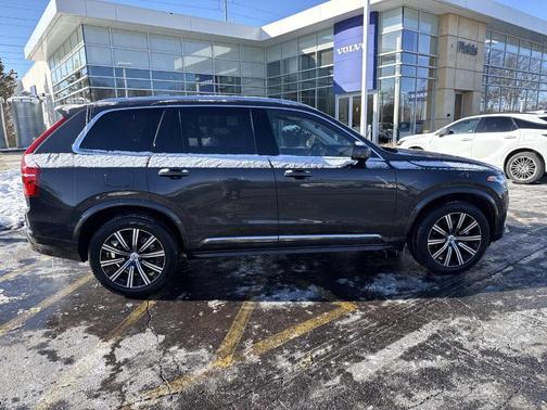 2024 Volvo XC90 B6 Plus Bright Theme 7-Seater