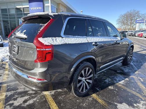 2024 Volvo XC90 B6 Plus Bright Theme 7-Seater