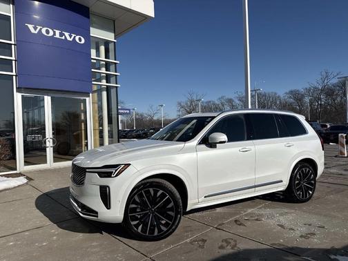 2025 Volvo XC90 B5 Plus