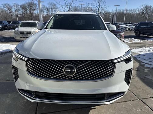 2025 Volvo XC90 B5 Plus