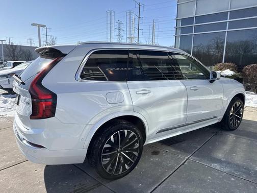 2025 Volvo XC90 B5 Plus