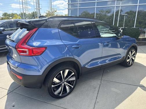 2021 Volvo XC40 Recharge Pure Electric P8