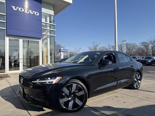 2024 Volvo S60 Recharge Plug-In Hybrid T8 Plus Dark Theme