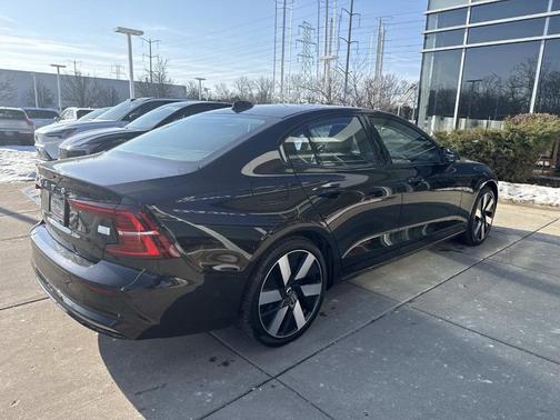 2024 Volvo S60 Recharge Plug-In Hybrid T8 Plus Dark Theme