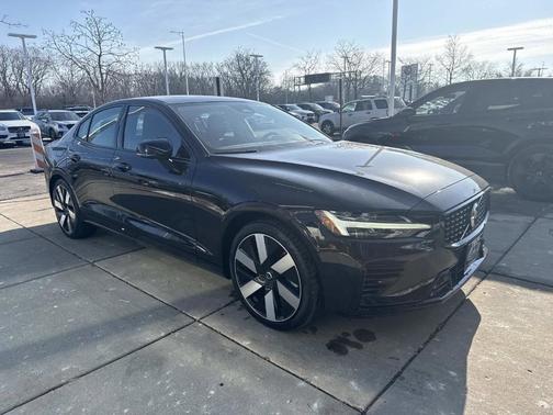 2024 Volvo S60 Recharge Plug-In Hybrid T8 Plus Dark Theme