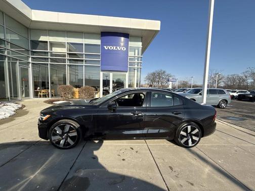 2024 Volvo S60 Recharge Plug-In Hybrid T8 Plus Dark Theme