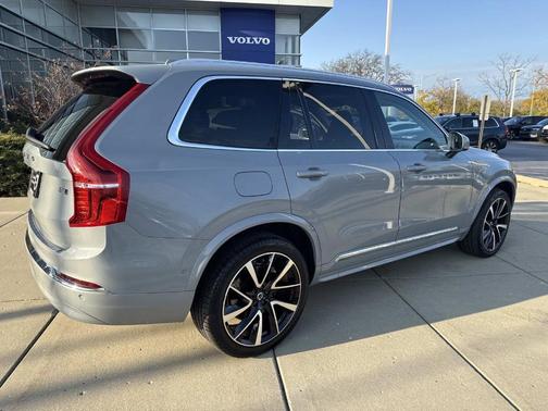 2024 Volvo XC90 B5 Plus Bright Theme