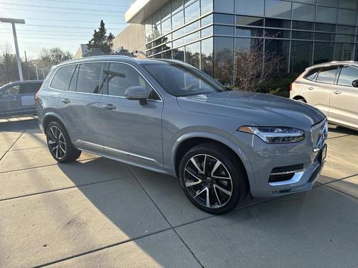 2024 Volvo XC90 B5 Plus Bright Theme