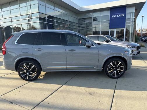 2024 Volvo XC90 B5 Plus Bright Theme