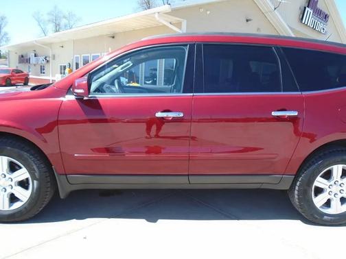 MAROON 2010 Chevrolet Traverse LT