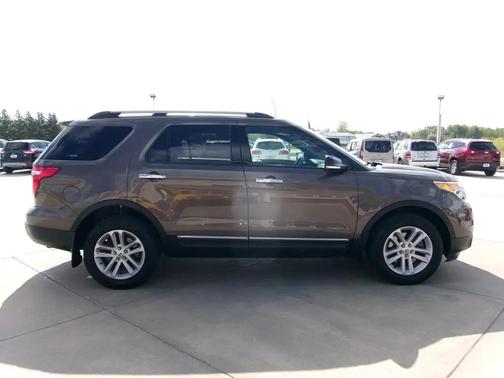 BROWN 2015 Ford Explorer XLT