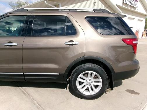 BROWN 2015 Ford Explorer XLT