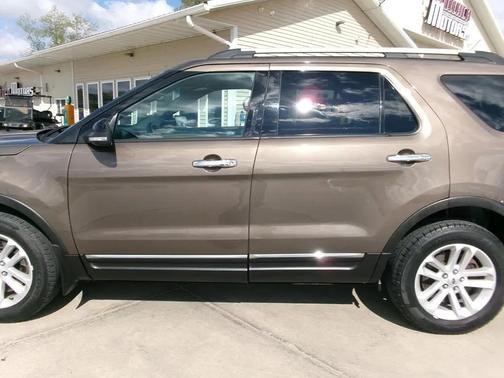 BROWN 2015 Ford Explorer XLT