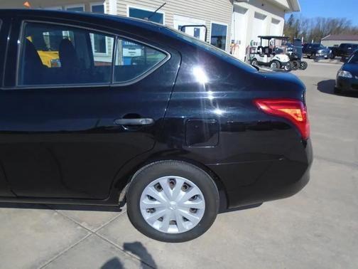 Super Black 2012 Nissan Versa 1.6 S