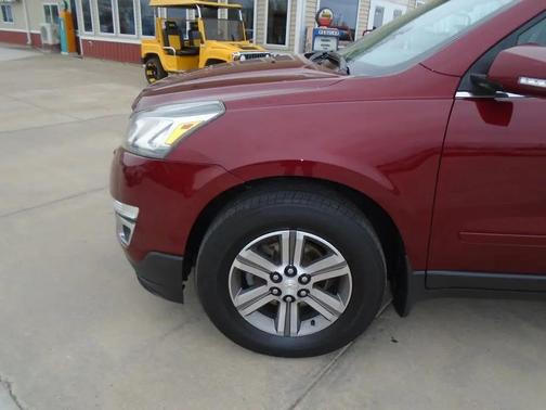 Siren Red Tintcoat 2016 Chevrolet Traverse 2LT