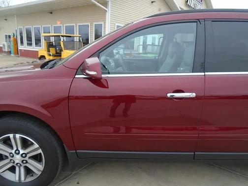 Siren Red Tintcoat 2016 Chevrolet Traverse 2LT