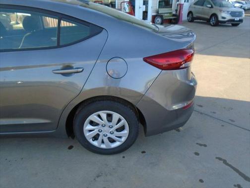 2018 Hyundai ELANTRA SE