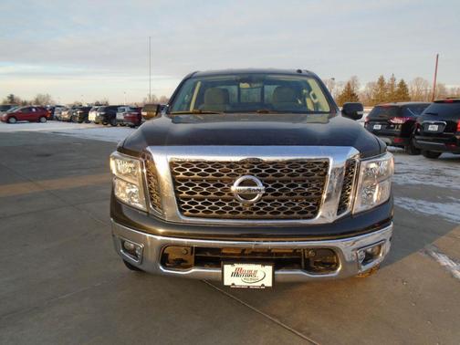 2017 Nissan Titan SV