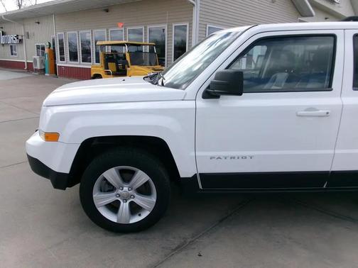 Bright White Clearcoat 2014 Jeep Patriot Limited