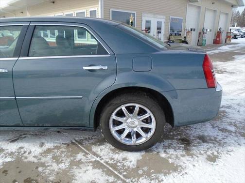 2005 Chrysler 300C Base