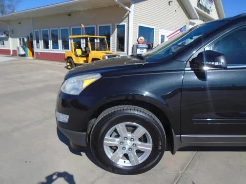 Black Granite Metallic 2011 Chevrolet Traverse 2LT