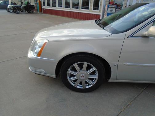 2008 Cadillac DTS Base