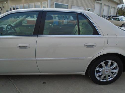 2008 Cadillac DTS Base