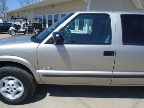 2001 Chevrolet S-10 Base