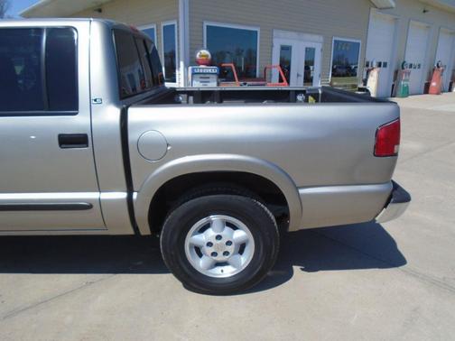 2001 Chevrolet S-10 Base