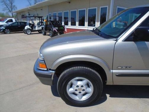 2001 Chevrolet S-10 Base