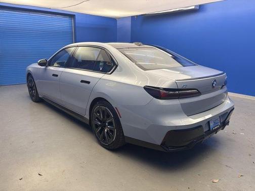 Gray Metallic 2023 BMW i7 xDrive60