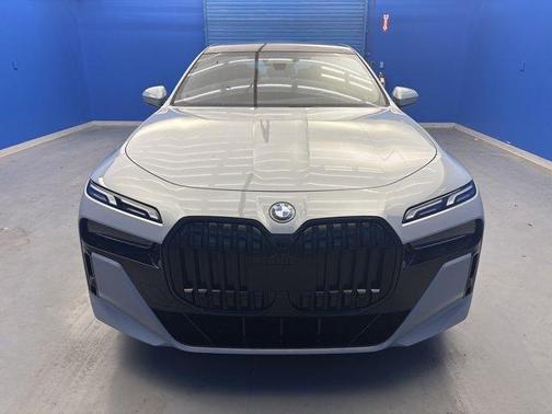 Gray Metallic 2023 BMW i7 xDrive60