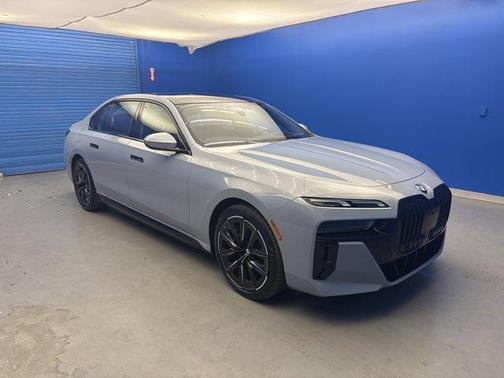 Gray Metallic 2023 BMW i7 xDrive60