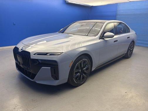 Gray Metallic 2023 BMW i7 xDrive60