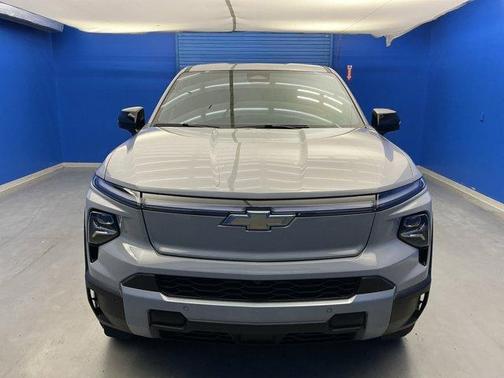 2025 Chevrolet Silverado EV LT