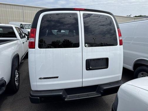 2025 Chevrolet Express 3500 LS