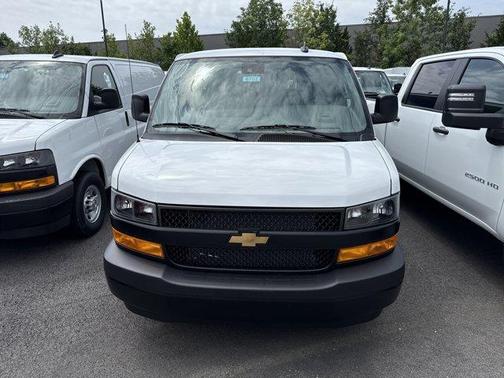 2025 Chevrolet Express 3500 LS