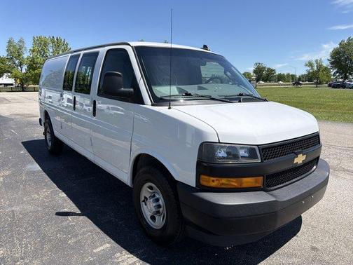Summit White 2018 Chevrolet Express 3500 Work Van