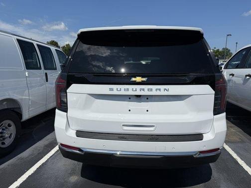 2025 Chevrolet Suburban LS