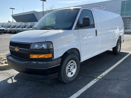 Summit White 2026 Chevrolet Express 3500 Work Van