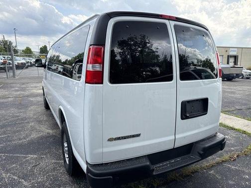 2025 Chevrolet Express 3500 LS