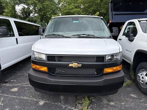 2025 Chevrolet Express 3500 LS