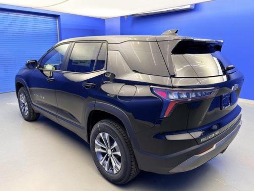 Mosaic Black Metallic 2026 Chevrolet Equinox LT