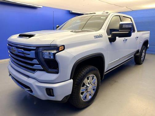 Polar White 2026 Chevrolet Silverado 2500 High Country