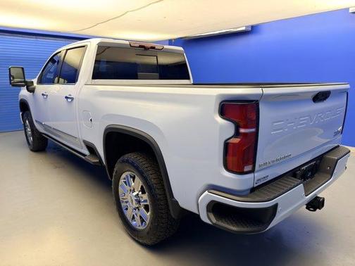 Polar White 2026 Chevrolet Silverado 2500 High Country