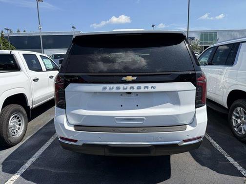 2025 Chevrolet Suburban LS