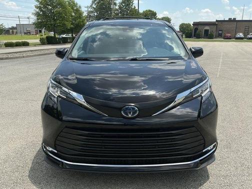 2022 Toyota Sienna XLE