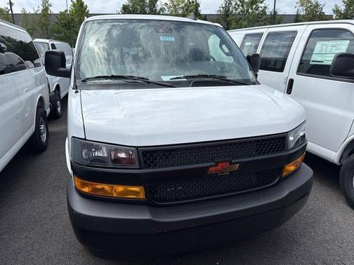 2025 Chevrolet Express 3500 LS