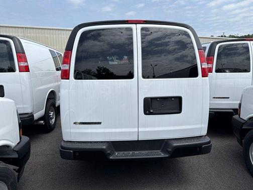 2025 Chevrolet Express 3500 LS