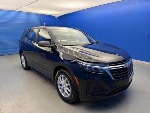 Mosaic Black Metallic 2023 Chevrolet Equinox LS